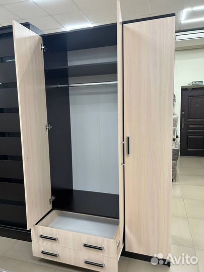 Шкаф распашной с полками