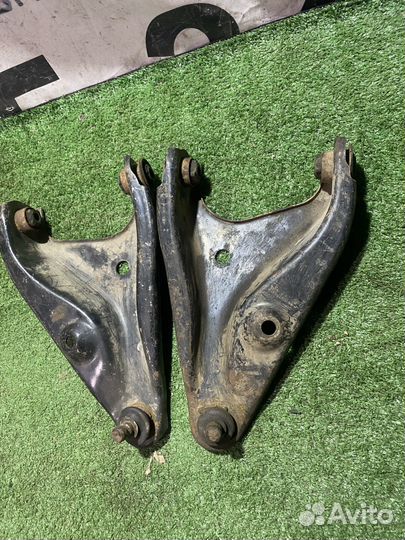Передние рычаги Renault Logan 1