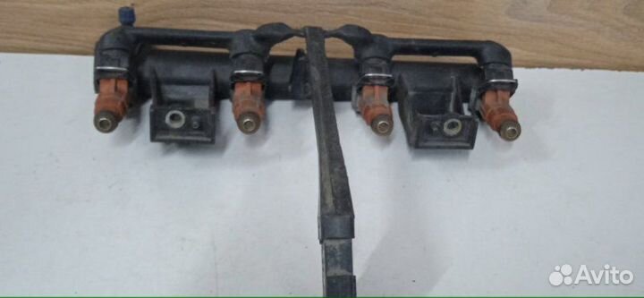 Топливная рампа Peugeot Partner 1996-2012