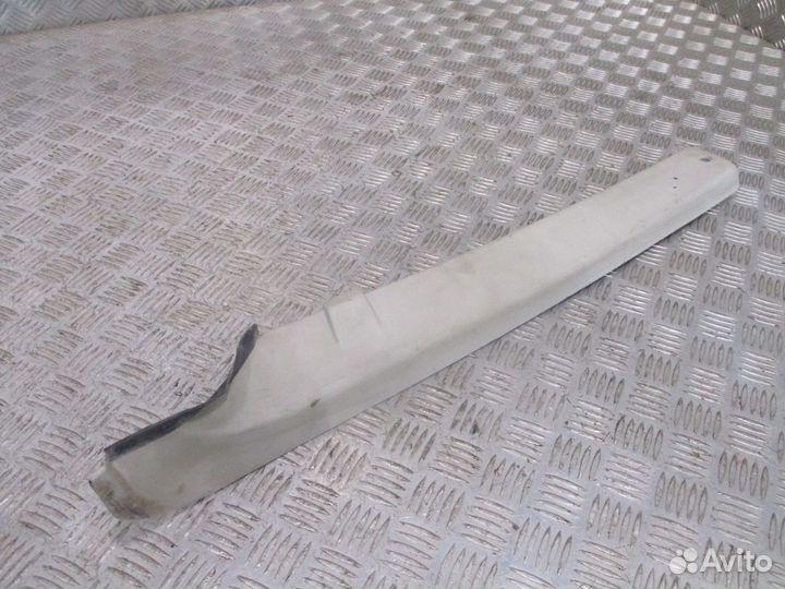 Накладка стойки лобового стекла левая Iveco 580152