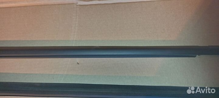 Молдинг правой двери (бархотка стекла)