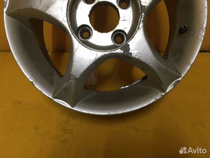 Есть трещина. Диски 14 диаметр 4х100, цо 60,1