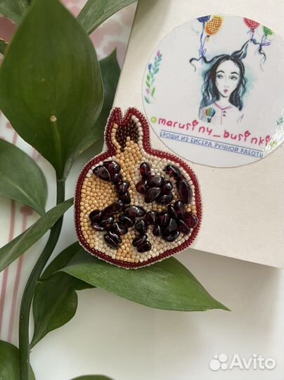 Брошь ручной работы Гранат