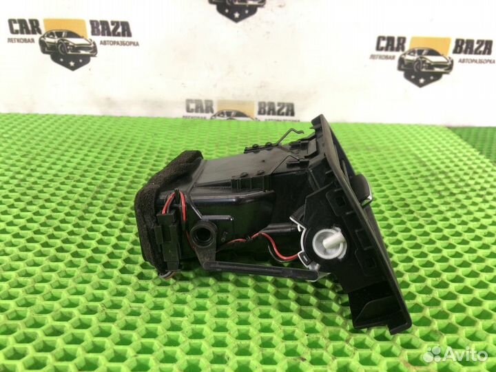 Дефлектор воздушный правый R Mercedes-Benz E-class