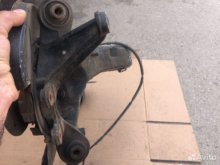 Цапфа задняя правая бмв 3 е46