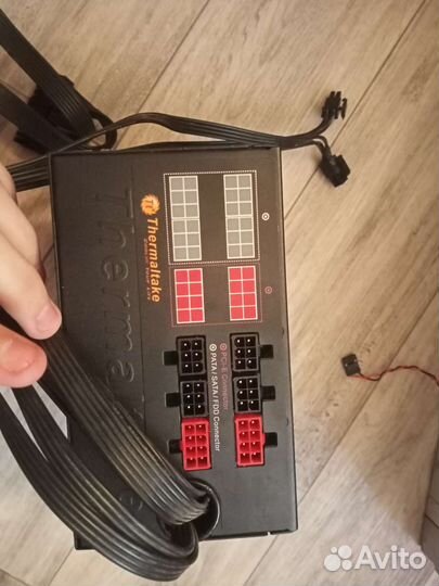 Блок питания termaltake на 730w