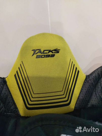 Хоккейные коньки, шорты, щитки