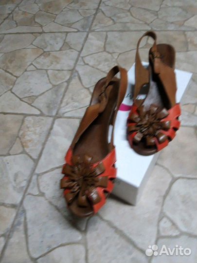 Босоножки кожаные
