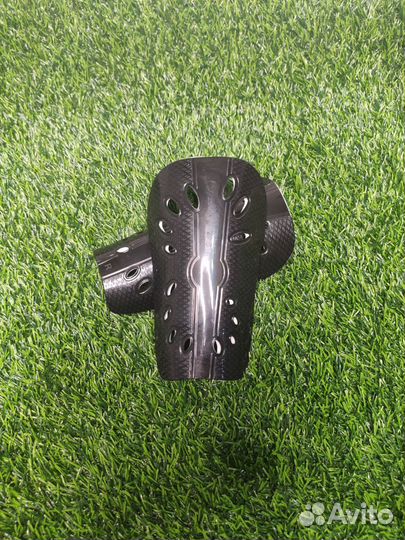 Щитки футбольные для взрослых и детей