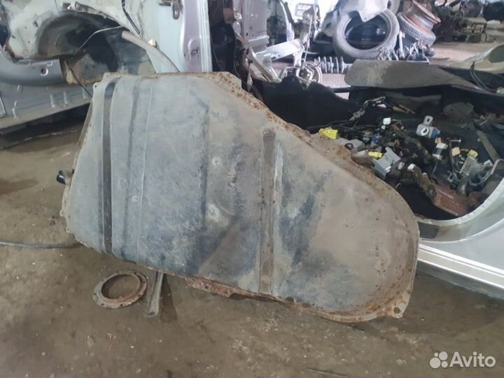 Топливный бак Toyota Corolla 120 ZZE121L 2005