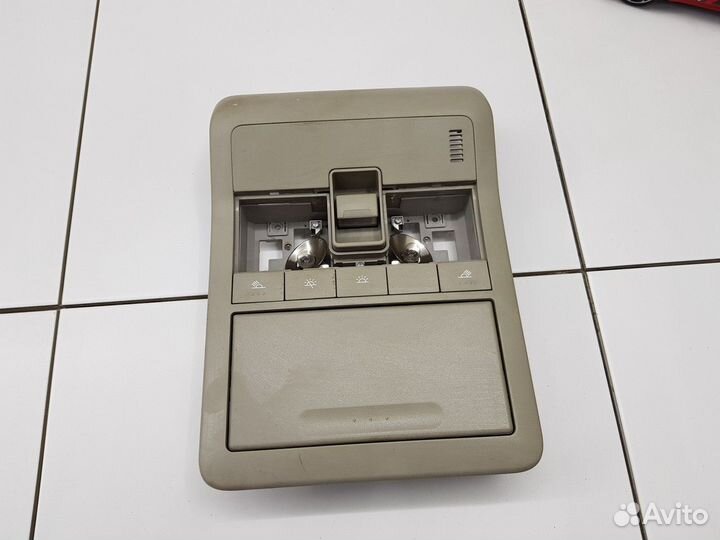 Плафон внутреннего освещения передний