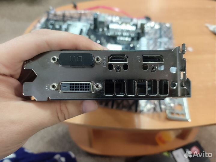 Материнская плата с процессором и видеокартой