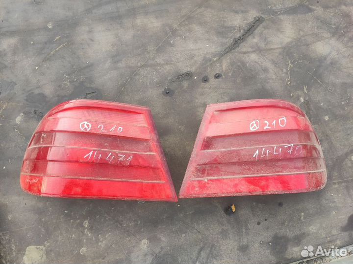 Фонарь задний наружный Mercedes Benz W210