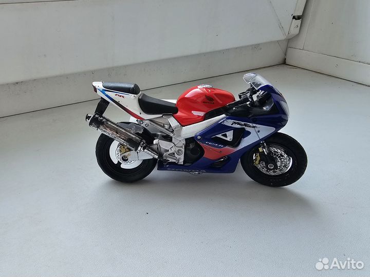 Моделька мотоцикла Honda