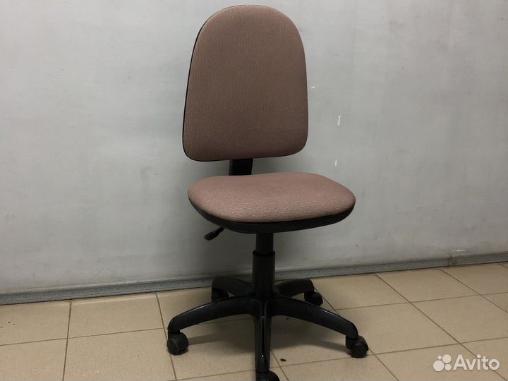Офисное кресло