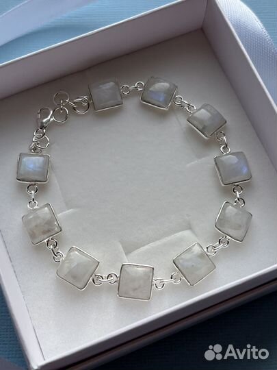 Индийский браслет с лунным камнем