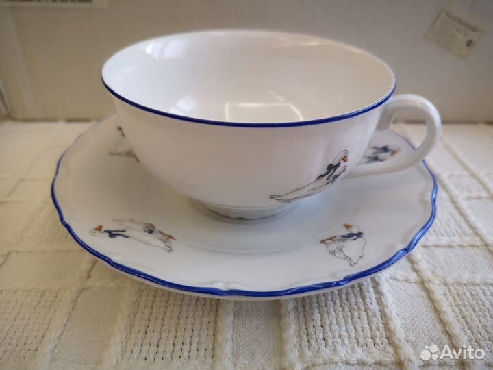 Фарфоровый чайный сервиз