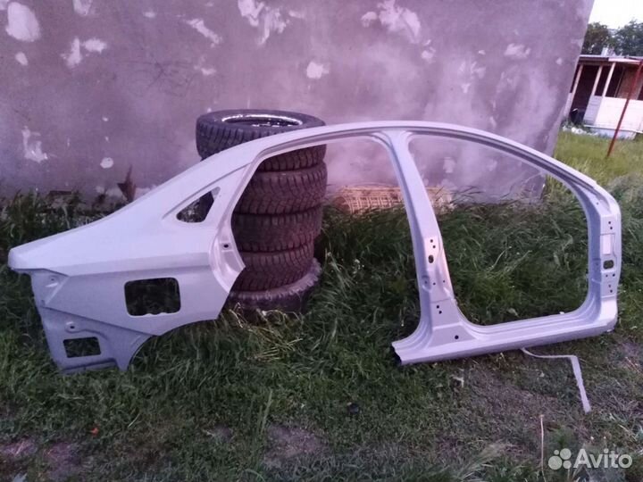 Боковина от LADA Весты, Седан