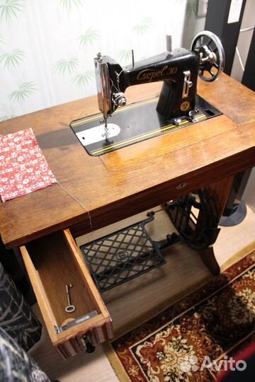 Старинная швейная машинка Csepel 30