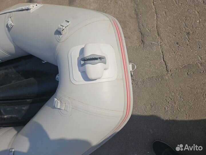 Лодка Nissamaran 320 cс мотором 9.8