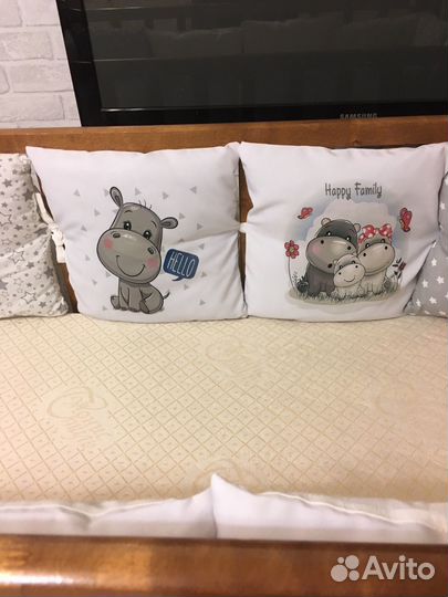 Кроватка- маятник Можга с набором подушечек