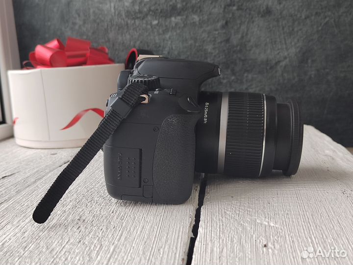 Зеркальный фотоаппарат Canon EOS 550D KIT