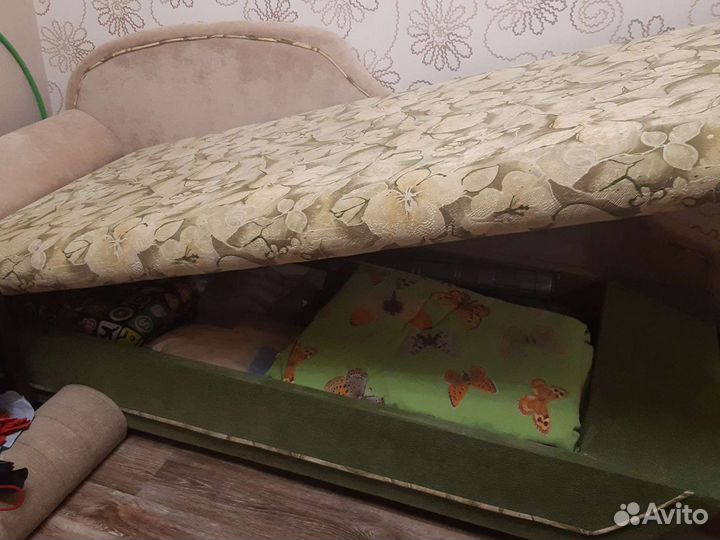 Диван