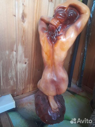 Статуэтка девушки из гипса