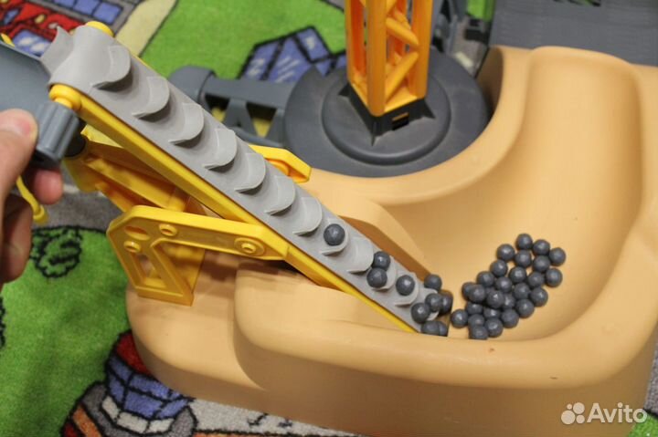 Игрушечный кран