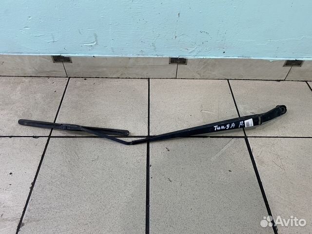 Поводок дворника правый Nissan tiida C11