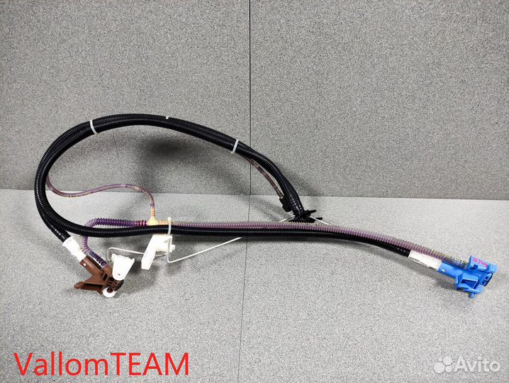 Лот Q244 Трубка топливная Audi Q7