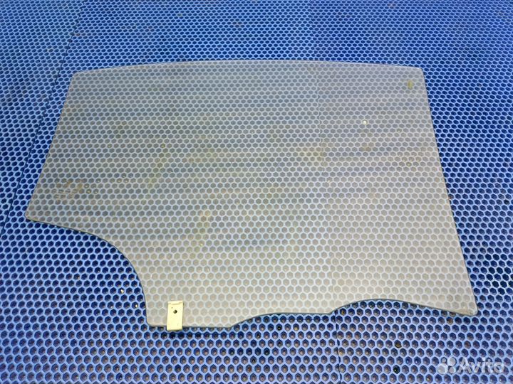 Стекло двери заднее левое