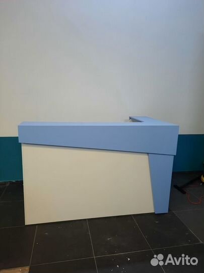 Стойка ресепшн