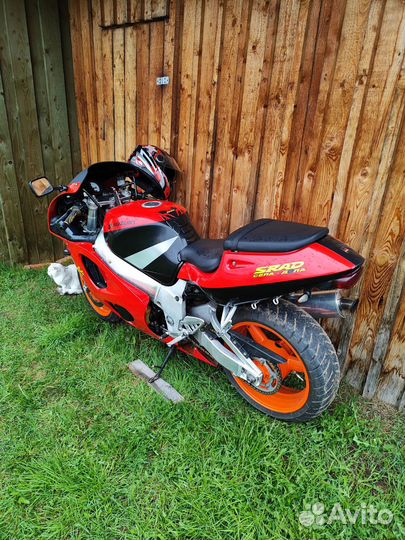 Suzuki GSX-R750