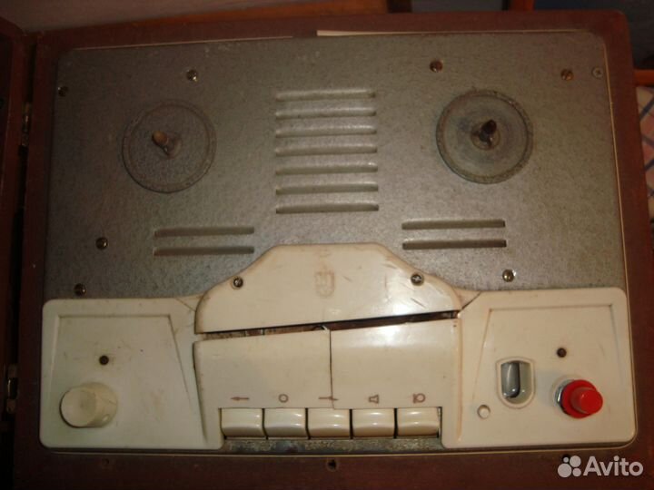 Магнитофон Айдас