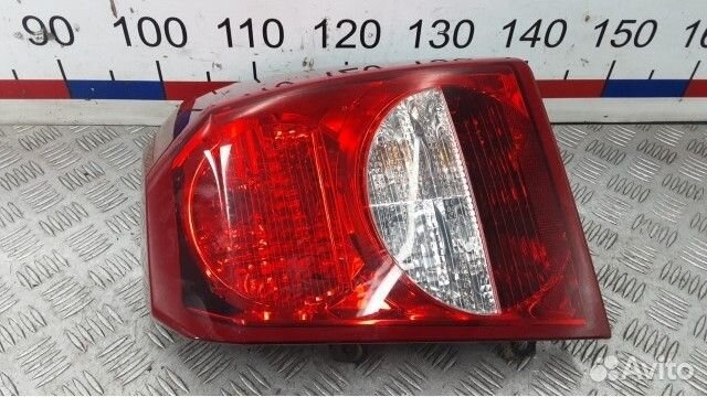 Фонарь задний правый Dodge Caliber 2006-2012