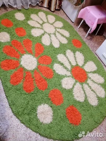 Палас длиноворсовый.после чистки.цвета яркие