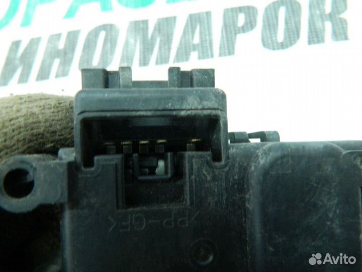 Моторчик заслонки печки для Mazda 6 2002-2007г