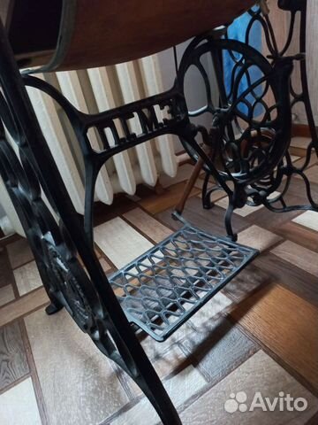 Швейная машина с чугунной станиной