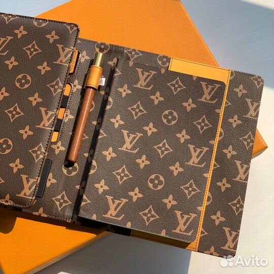 Блокнот с power bank LOuis Vuitton