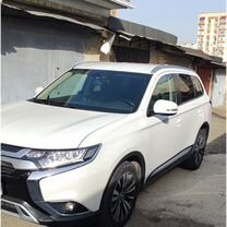 Mitsubishi Outlander 2.0 CVT, 2019, 78 000 км, с пробегом, цена 2 500 000 руб.