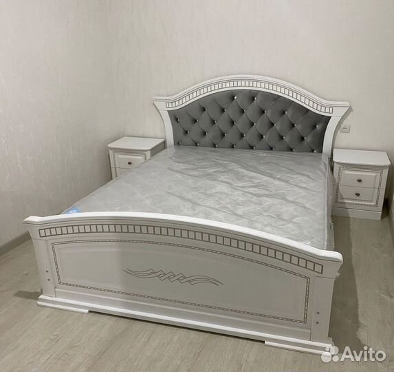 Кровать в спальню. Спальня