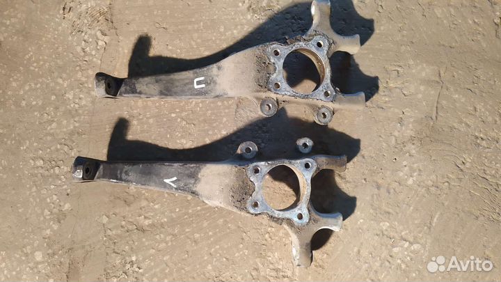 Поворотный кулак передний Тойота Марк Х