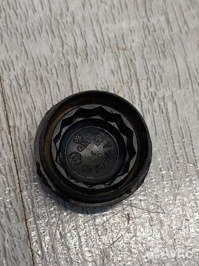 Крышка поводка стеклоочистителя Volkswagen Polo