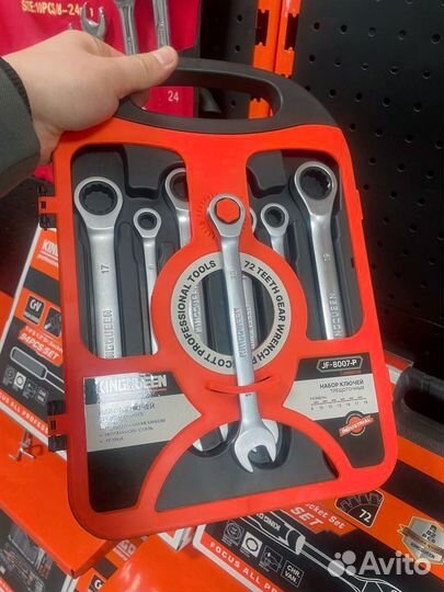 Комбинированные ключь с трещоткой 8-19 в кейсе