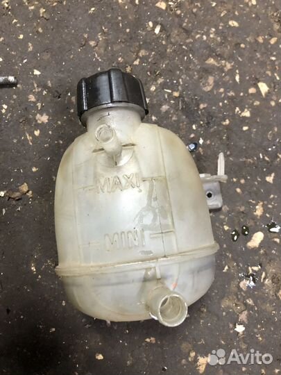 Расширительный бачок Renault Logan 1