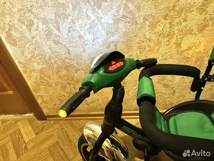 Велосипед детский трехколесный с ручкой