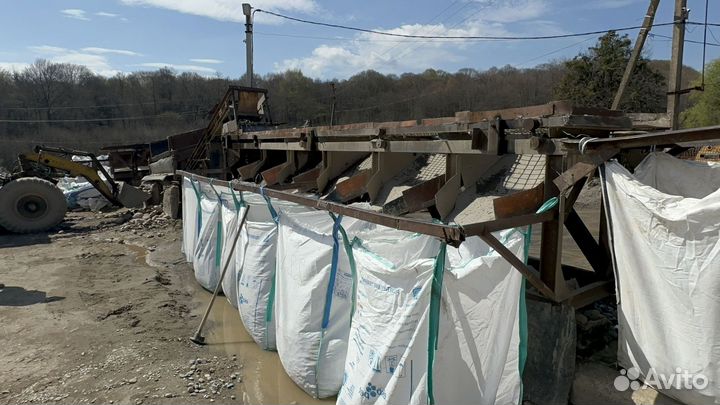 Природный камень валун песчаник желто-коричневый