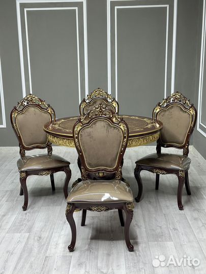 В наличии стол