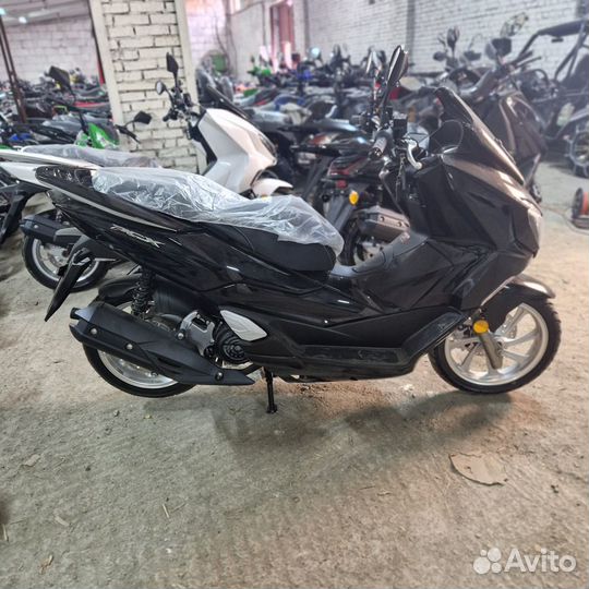 Скутер Honda PCX 200 replica (с птс) Чёрный